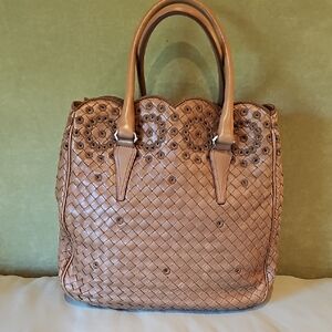 Authentic Bottega Veneta Rare Scalloped Eyelet Intrecciato Leather Tote